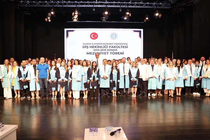 Diş Hekimliği Fakültesi 2025-2026 Eğitim Öğretim Yılı Mezuniyet Töreni 